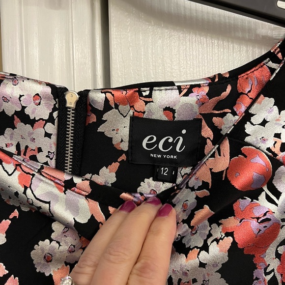 ECI New with Tags stunning body con dress. Black & metallic tone floral pattern - Picture 5 of 5